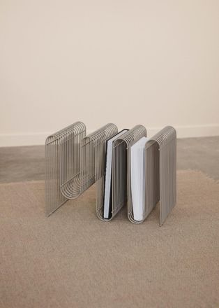 AYTM Design Zeitschriftenst&auml;nder Curva - Taupe