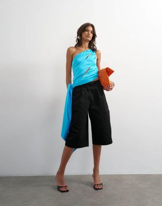 Topshop Top con scollo a barchetta in raso blu