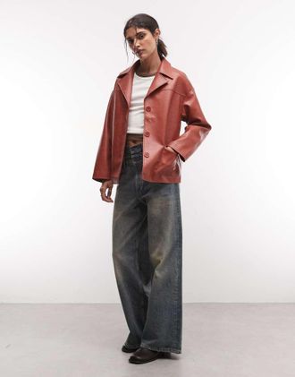 Reclaimed Vintage blazer effetto pelle vestibilit&agrave; squadrata rosso