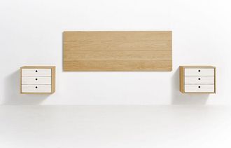HOGAR 24 Cabecero Acabado Madera Maciza Natural + 2 Mesitas Flotantes tres cajones Acabado Cera / Blanco. Medidas Cabecero: 155 x 60 x 2 cm