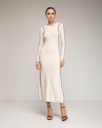 Tantra Lange, nauwsluitende gebreide jurk met verticale lijnen