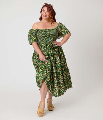 Unique Vintage Plus Size Smocked Bodice Midi Dress in Green Strawberry Print at Nordstrom, Size 4X