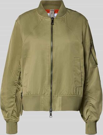 BLONDE No.8 Bomberjacke mit Rei&szlig;verschlusstasche am &Auml;rmel in Oliv, Gr&ouml;&szlig;e 36