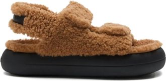 Moon Boot Sandali in shearling con doppia fascia - Marrone