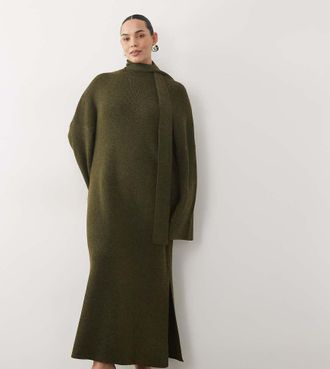 Pretty Lavish Curve vestito midi in maglia con collo alto e cintura, verde oliva scuro-Marrone