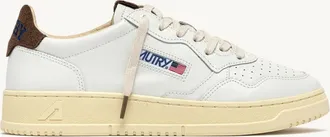 Autry MEDALIST LOW SNEAKERS IN WHITE LEATHER AND CHOCOLATE CHIP SUEDE