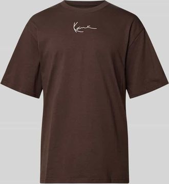 Karl Kani Regular Fit T-Shirt mit Logo-Stitching in Dunkelbraun, Gr&ouml;&szlig;e XXL