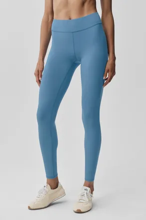 Alo | Airbrush Mid-Rise 7/8 Legging in California Blue, Size: Medium