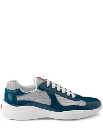 Prada Lakleren sneakers met logodetail - Blauw