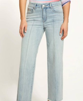 FDJ Olivia Wide Ankle Denim In Pale Wash