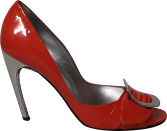 Roger Vivier Spuntata Gigi Pumps in Koraal Glanzend Leder