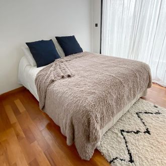 Le Comptoir de la Plage Manta imitaci&oacute;n pelo largo Longwool beige topo 220x240cm