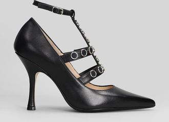 Anna F. Pumps