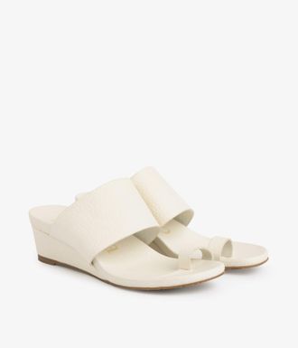 Pedro Garcia Toe ring midi wedge sandal in white suede | Weilis| Spring Summer 26 | PEDRO GARCIA