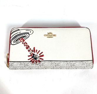 Coach Red Color White Leather Long Wallet (Bi-Fold) (Pre-Owned)