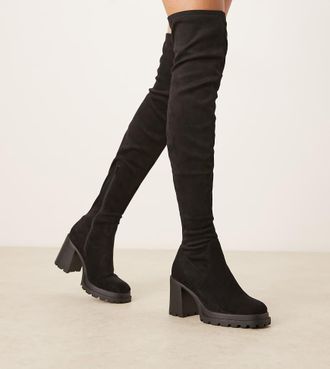 Asos Wide fit - Kai - Stivali cuissard con suola spessa e tacco in camoscio sintetico neri a pianta larga-Nero