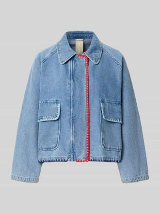 AMBER & JUNE Jeansjacke mit Stitching und Pattentaschen in Blau, Gr&ouml;&szlig;e 36