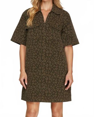 She + Sky Short Sleeve Woven Washed Animal Print Dress In Olive