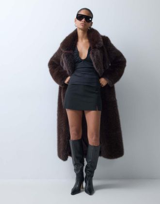 Forever New cappotto lungo in pelliccia sintetica color cioccolato-Marrone