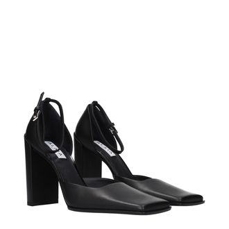 Alaia Leather Pump - Black