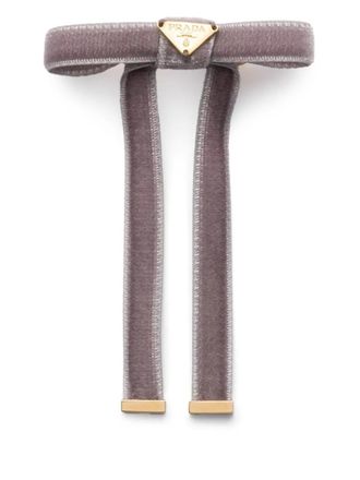 Prada logo velvet hair clip - women - Brass/Viscose - One Size - Grey