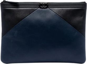 Chanel Pre-owned Clutches, female, Blue, Size: ONE SIZE Pre-owned Quilted Lambskin Clutch