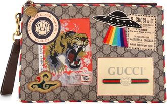 Gucci Courrier Pouch GG Coated Canvas with Applique clutch bag - Bruin
