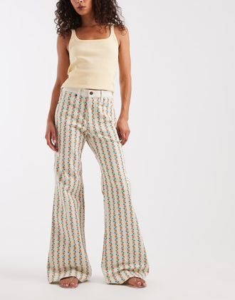 Wrangler Jeans a zampa anni 70 a righe arancioni a fiori-Multi