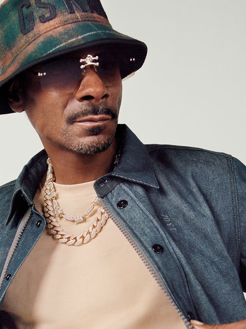 Snoop Dogg in einen Outfit von G-Star-RAW.