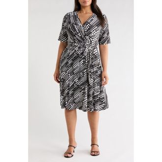 Kasper Colorblock Shift Dress in Black/Lily White at Nordstrom, Size 16W