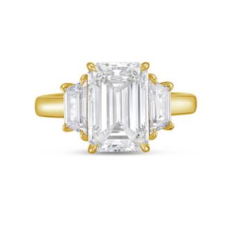 Diana M. Jewels 18kt yellow gold lab grown 15ct emerald diamond ring with trapezoids on the sides