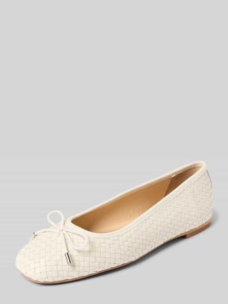 Inuovo Ballerinas aus Leder mit Schleifendetail in Offwhite, Gr&ouml;&szlig;e 40