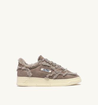 Autry MEDALIST MUTTON SNEAKERS IN TAUPE SUEDE AND SHEARLING