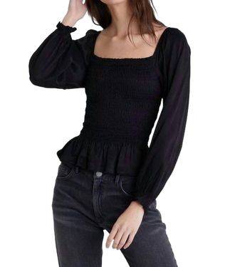 Bella Dahl Long Sleeve Smocked Top In Black