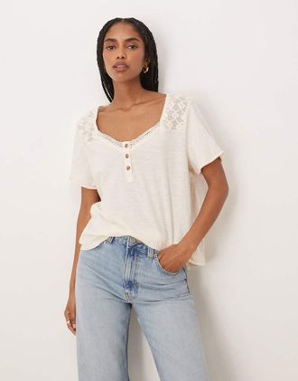 Free People Heirloom - T-shirt con scollo serafino con bottoni-Neutro