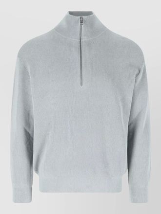 Closed crewneck jacket high collar long sleeves