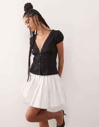 Amy Lynn Ziggy contrast pleated mini skirt in white