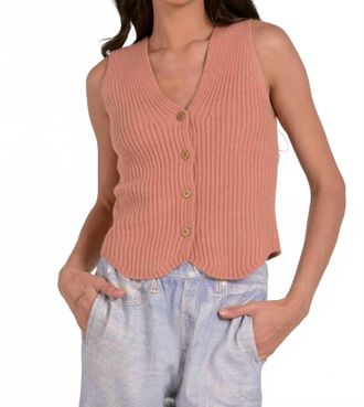 Elan Sweater Vest In Peach