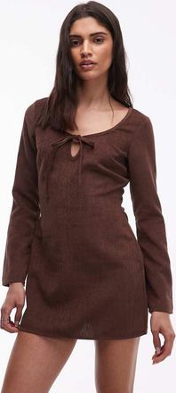 Asos Vestito svasato in velluto a coste color cioccolato a maniche lunghe con scollo rotondo-Marrone