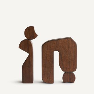 AM.PM Set van 2 beeldjes van massief iepenhout met notenhoutkleur, ELORME