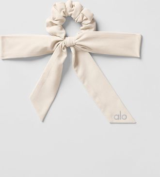 Alo | Love Knots Tie Scrunchie in Bone Beige