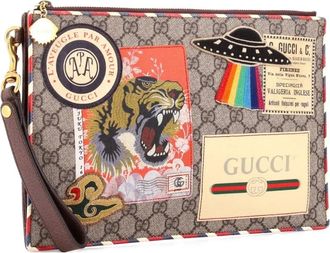 Gucci Courrier Pouch GG Coated Canvas with Applique clutch bag - Bruin