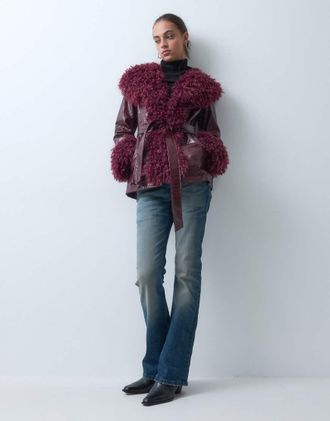 Reclaimed Vintage trench corto effetto coccodrillo con collo e polsini in pelliccia sintetica bordeaux-Nero