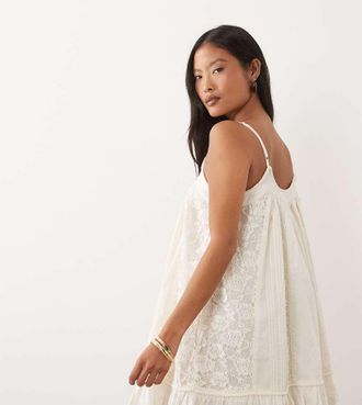 Miss Selfridge Vestito a trapezio color crema con spalline sottili-Bianco