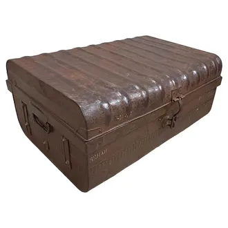 Wanderlust Deco Maleta De Metal Acabado Artesanal Marr&oacute;n 67x37x25h Cm