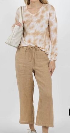 Elliott Lauren Daydreaming Printed V Neck Top In Latte