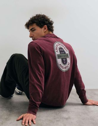 Abercrombie & Fitch t-shirt pesante heritage con grafica sul retro in bordeaux slavato-Rosso