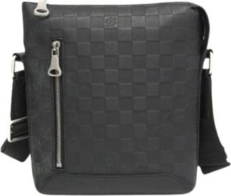 Louis Vuitton Pre-owned Cross Body Bags, male, Black, Size: ONE SIZE Pre-owned Discovery Messenger BB