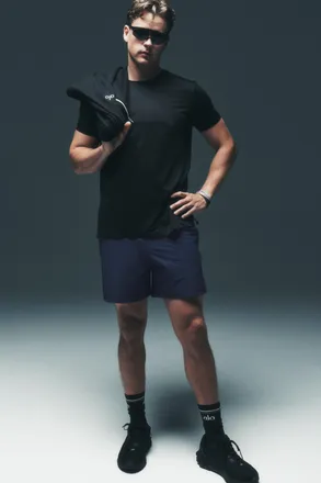 Alo | 7 Repetition Short in Navy, Size: Medium