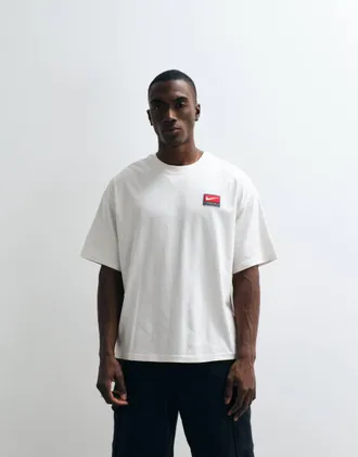 Nike T-shirt oversize squadrata bianco sporco con logo r&eacute;tro